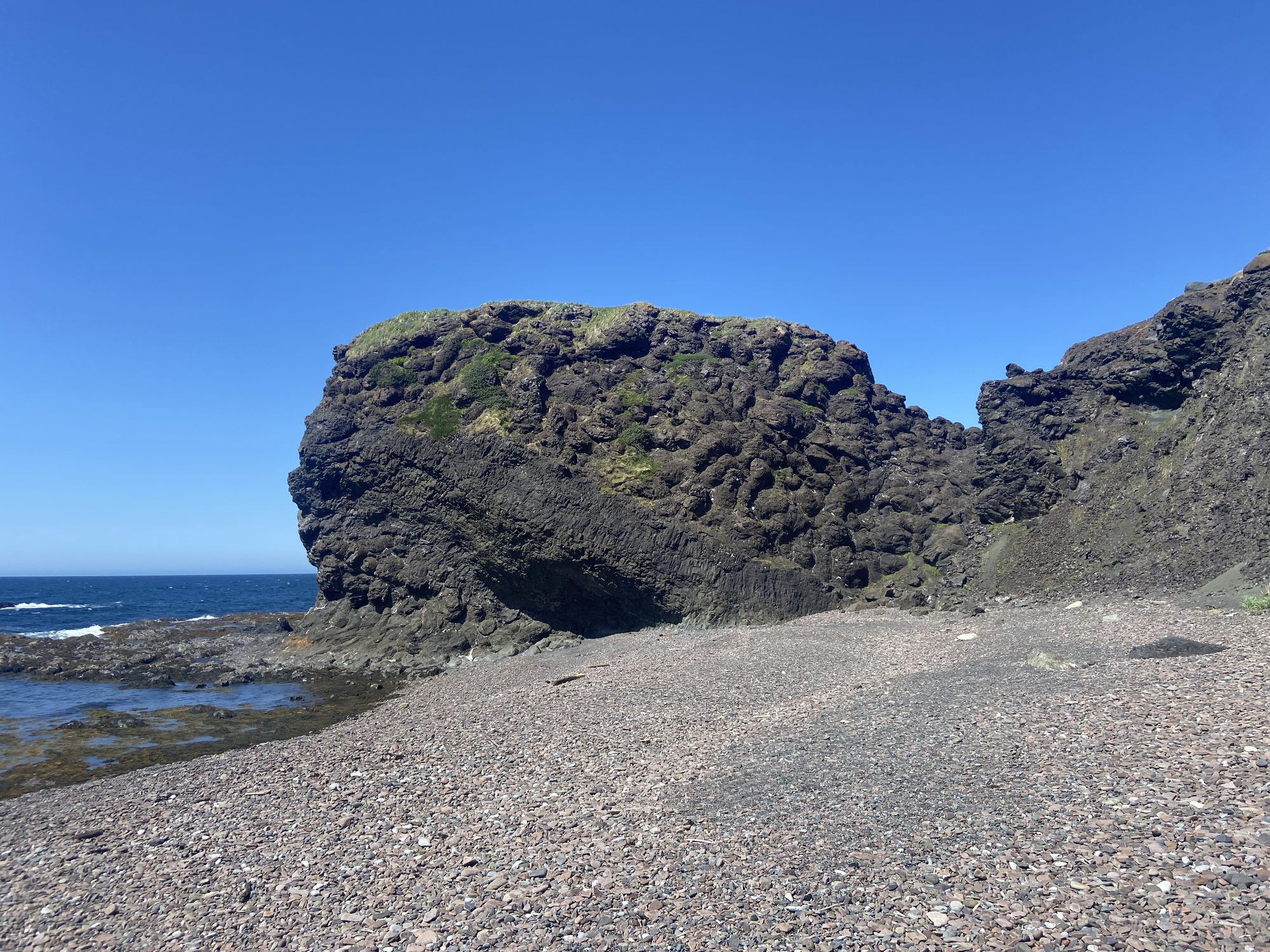 Rock formation beside the Green Gardens Trail beach